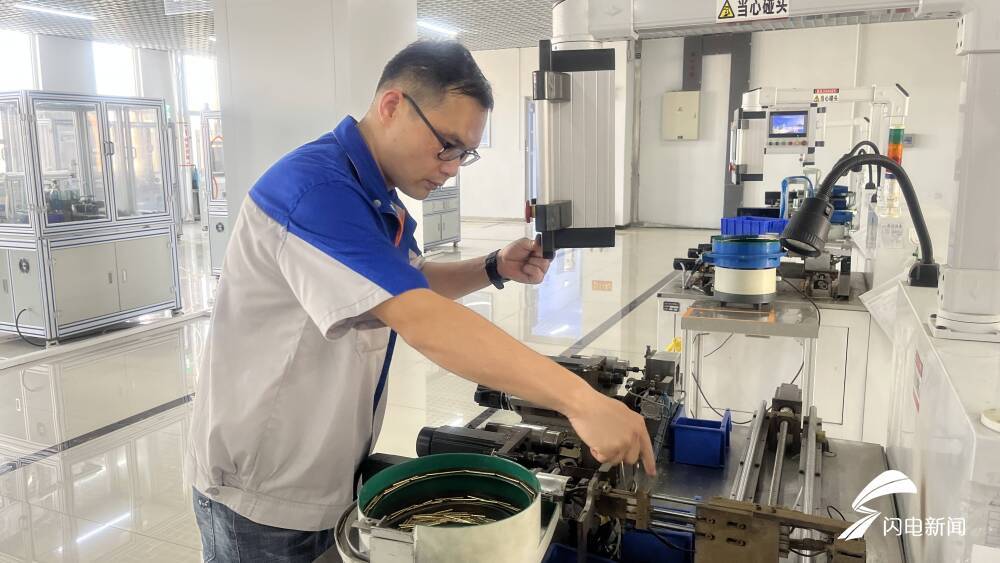 走在前 開(kāi)新局|深海7千米下帶電插拔 這家攻克“卡脖子”技術(shù)難題的企業(yè)原來(lái)在臨沂